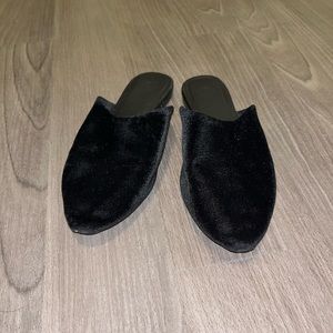 Urban Outfitter Velvet Slip on loafer, Size: US8, Color: Black